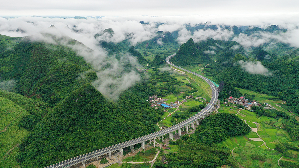 柳州經合山至南寧高速公路.jpg